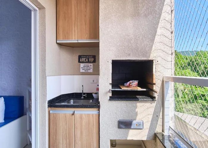 2 Quartos com ar, piscina, sacada Gourmet a 1 km da praia Grande